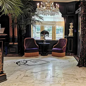 Apollofirst Boutique Hotell